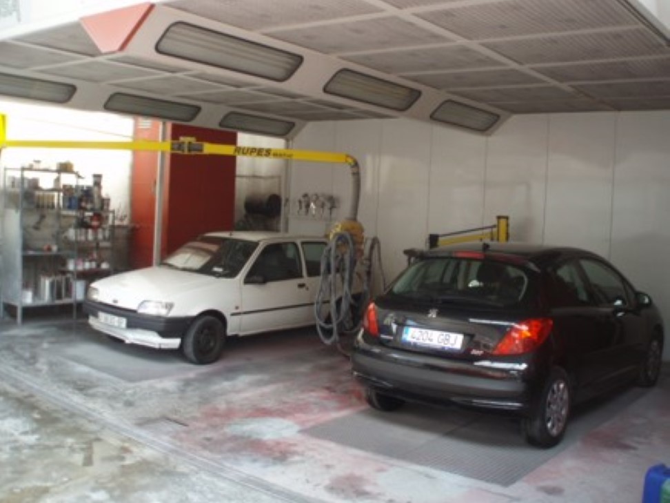coches en el taller